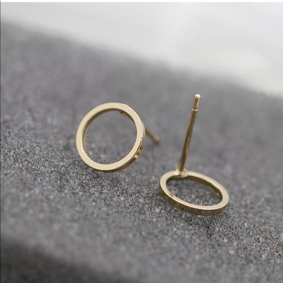 ⚬ Circle Gold Stud Earrings ⚬ - Picture 2 of 3